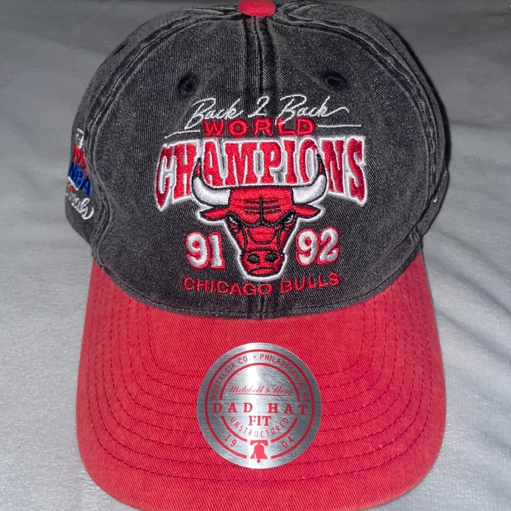 Brand new Mitchell & Ness Chicago Bulls back 2 back world championships dad hat